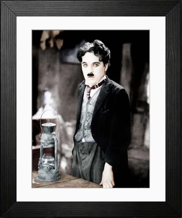 Framed Print : THE GOLD RUSH, Charles Chaplin, 1925 Framed Print : THE GOLD RUSH, Charles Chaplin, 1925