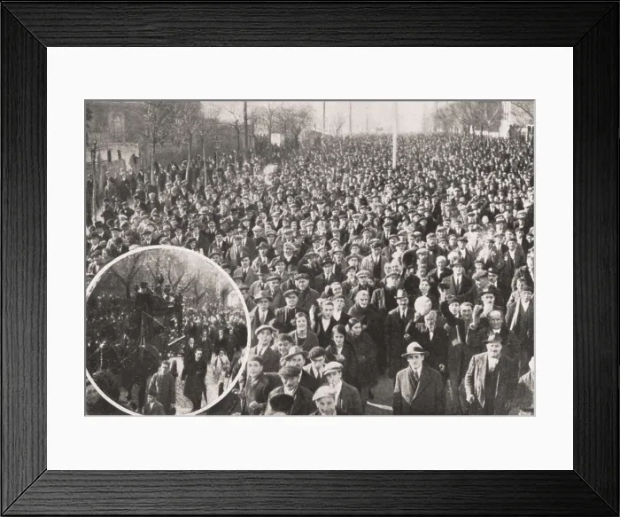 Framed Print : IGLESIAS POSSE, Pablo (1850-1925). Burial of Pablo Iglesias. Photography of the magazine 'Blanco y Negro' (20th December 1925). AISA / Everett Collection**US SALES ONLY**