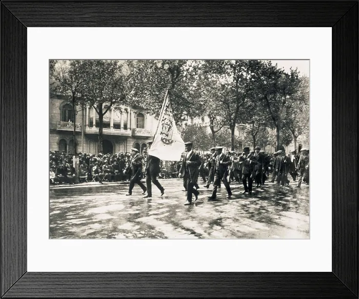 Framed Print : SPAIN. Barcelona. Spain (1925). Primo de Rivera's Dictatorship. Somatenes (civil militia) of Catalonia marching through the Diagonal of Barcelona Framed Print : SPAIN. Barcelona. Spain (1925). Primo de Rivera's Dictatorship. Somatenes (civil militia) of Catalonia marching through the Diagonal of Barcelona