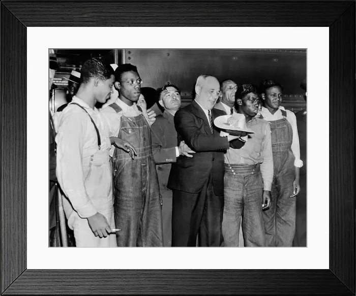 Framed Print : Scottsboro Boys and radical lawyer Samuel Leibowitz cheer at Penn Station