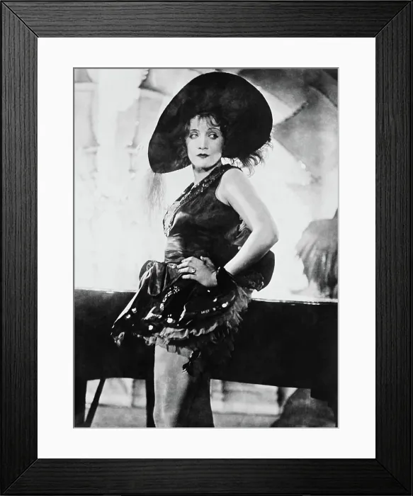 Framed Print : THE BLUE ANGEL, Marlene Dietrich, 1930