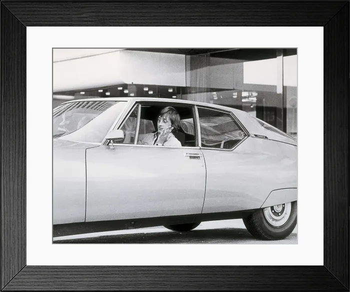 Framed Print : CRUYFF, Johan (1948). Cruyff driving a Citroen through the streets of Barcelona (1973). SPAIN. Barcelona. Barcelona Football Club Museum. AISA / Everett Collection**US SALES ONLY** Framed Print : CRUYFF, Johan (1948). Cruyff driving a Citroen through the streets of Barcelona (1973). SPAIN. Barcelona. Barcelona Football Club Museum. AISA / Everett Collection**US SALES ONLY**