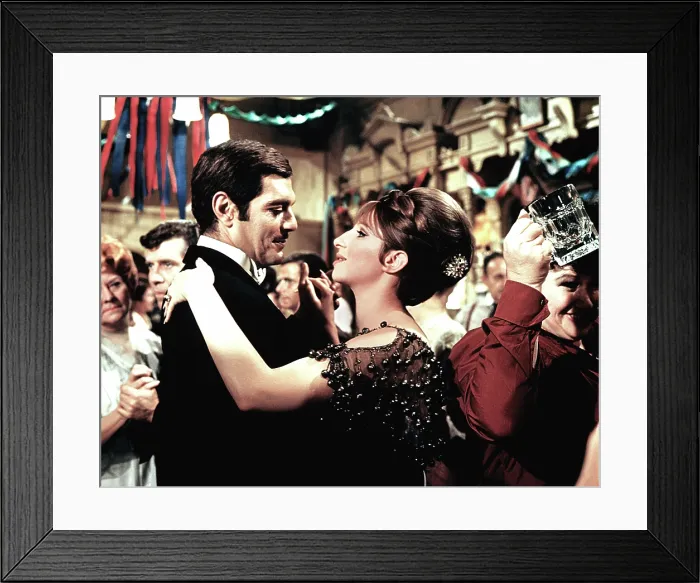 Framed Print : FUNNY GIRL, Barbra Streisand, Omar Sharif, 1968