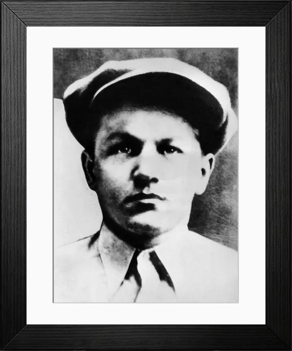 Framed Print : George Baby Face Nelson, Public Enemy No. 1. He was killed in a shootout with the FBI on July 22, 1934. He was 25 years old and only 5 feet tall Framed Print : George Baby Face Nelson, Public Enemy No. 1. He was killed in a shootout with the FBI on July 22, 1934. He was 25 years old and only 5 feet tall