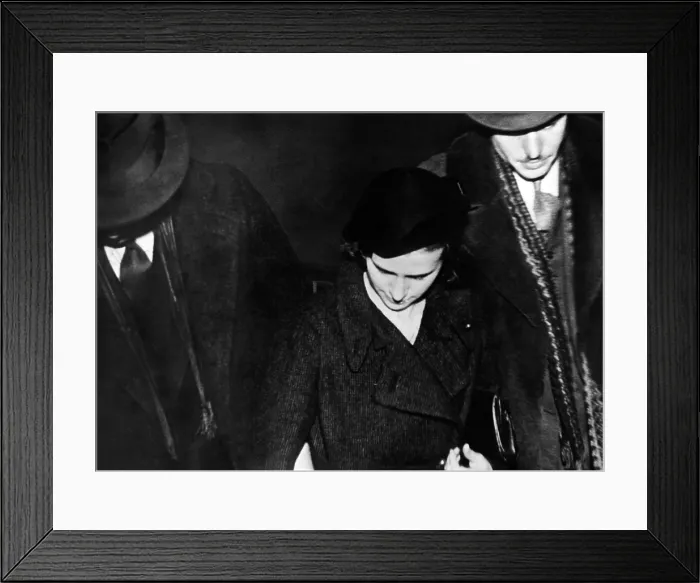 Framed Print : Mrs. George Gillis, wife of slain gangster known as Baby Face Nelson after being sentenced to a year and a day in prison for harboring John Dillinger and his gang. Dec. 7, 1934