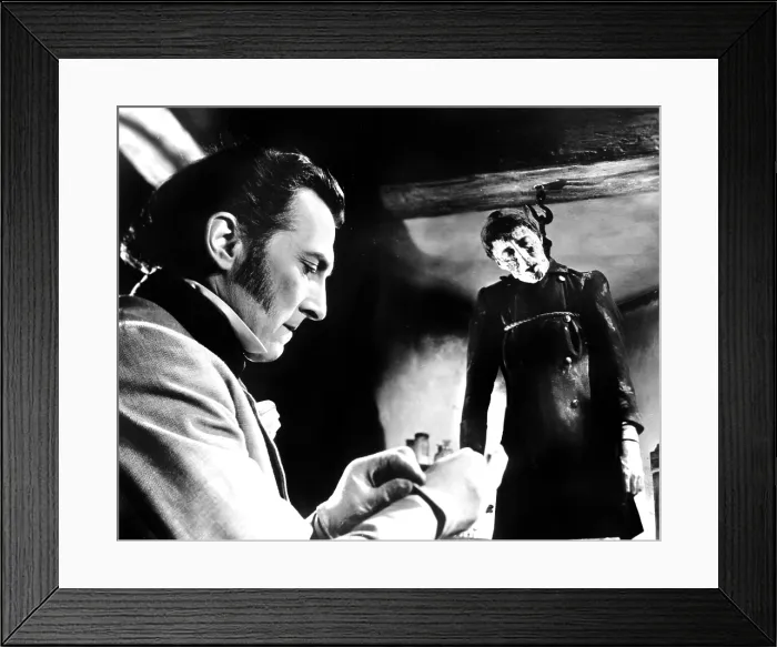 Framed Print : THE CURSE OF FRANKENSTEIN, Peter Cushing, Christopher Lee, 1957