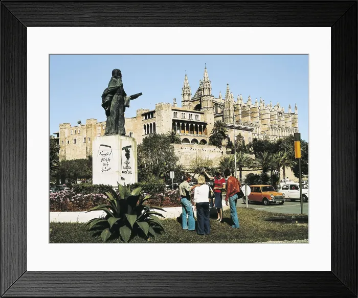 Framed Print : LLULL, Ramn (1235-1315). Monument from the city of Majorca to Ramon Llull and, in the background, the cathedral. Sculpture on bronze; Architecture. SPAIN. BALEARES. MALLORCA Framed Print : LLULL, Ramn (1235-1315). Monument from the city of Majorca to Ramon Llull and, in the background, the cathedral. Sculpture on bronze; Architecture. SPAIN. BALEARES. MALLORCA