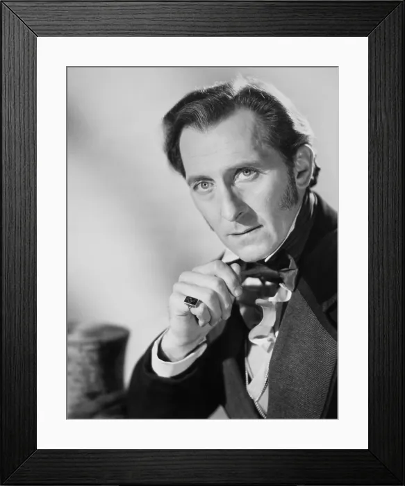 Framed Print : THE CURSE OF FRANKENSTEIN, Peter Cushing, 1957 Framed Print : THE CURSE OF FRANKENSTEIN, Peter Cushing, 1957