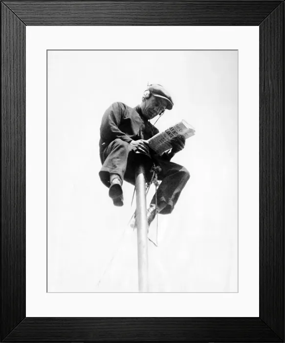 Framed Print : Alvin Shipwreck Kelly sitting on a 39 foot flagpole atop the eight-story Hotel St. Francis in Newark