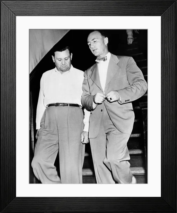 Framed Print : George Bugs Moran, 50, and M.W. McFarlin, FBI agent (right) in Owensboro police station Framed Print : George Bugs Moran, 50, and M.W. McFarlin, FBI agent (right) in Owensboro police station