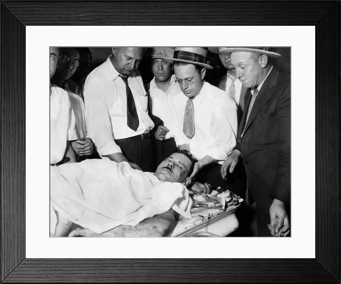 Framed Print : John Dillinger, Public Enemy No.1, lying on a slab in the county morgue in Chicago Framed Print : John Dillinger, Public Enemy No.1, lying on a slab in the county morgue in Chicago
