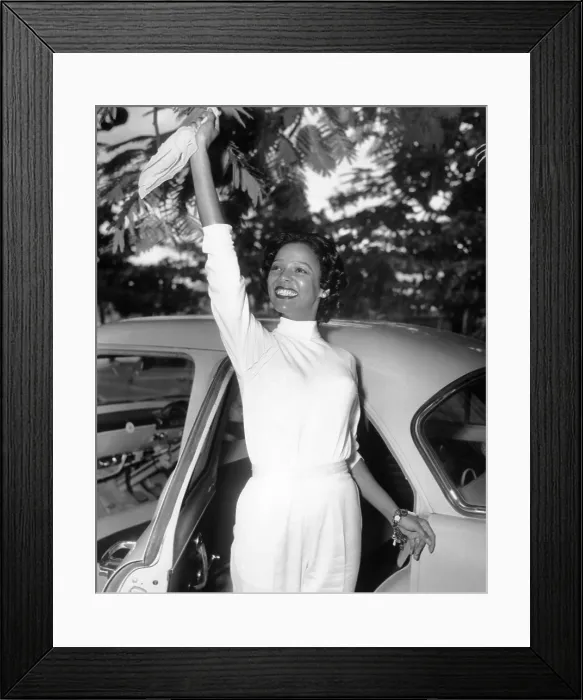 Framed Print : ISLAND IN THE SUN, Dorothy Dandridge, on location, 1957 TM and (c) 20th Century Fox / courtesy Everett Collection