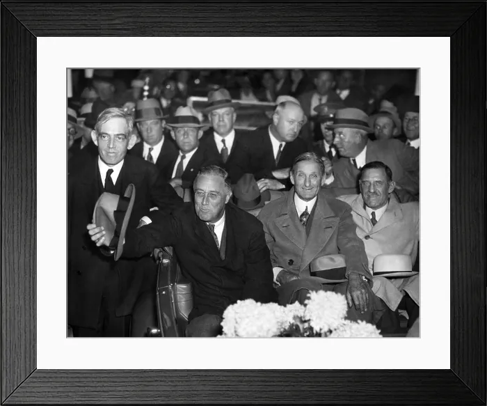 Framed Print : Presidential candidate Franklin Roosevelt is greeted at the California state line. Picture shows: Maurice Harrison, left; Gov