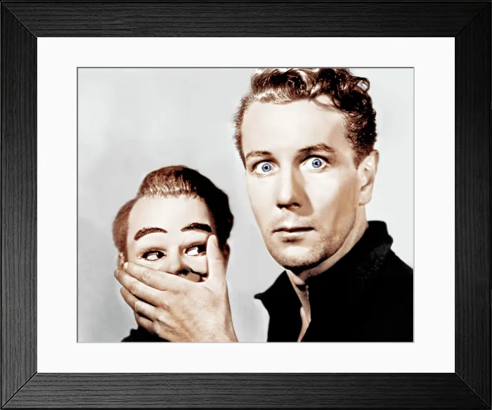 Framed Print : DEAD OF NIGHT, Michael Redgrave, 1945 Framed Print : DEAD OF NIGHT, Michael Redgrave, 1945