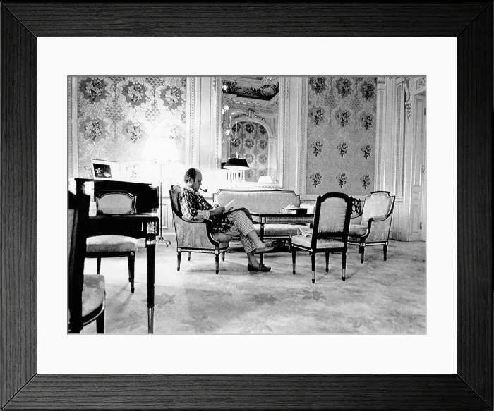 Framed Print : President Ford at Akasaka Palaoe in Tokyo. He was relaxing during the first visit to Japan by a sitting American President. Nov Framed Print : President Ford at Akasaka Palaoe in Tokyo. He was relaxing during the first visit to Japan by a sitting American President. Nov