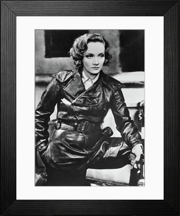Framed Print : DISHONORED, Marlene Dietrich, 1931 Framed Print : DISHONORED, Marlene Dietrich, 1931