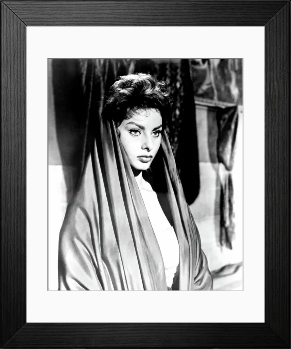 Framed Print : THE PRIDE AND THE PASSION, Sophia Loren, 1957 Framed Print : THE PRIDE AND THE PASSION, Sophia Loren, 1957