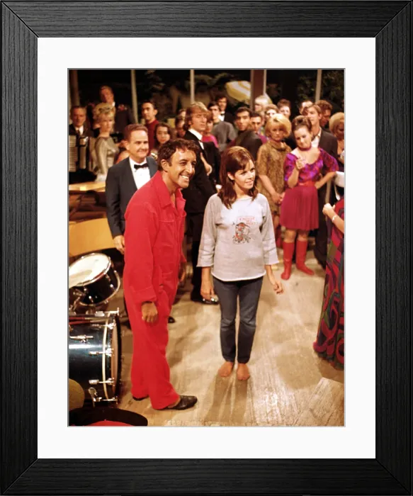 Framed Print : THE PARTY, Peter Sellers, Claudine Longet, 1968