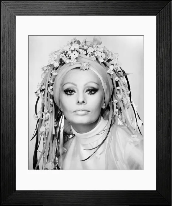 Framed Print : THE PRIEST'S WIFE, (aka LA MOGLIE DEL PRETE), Sophia Loren, 1971