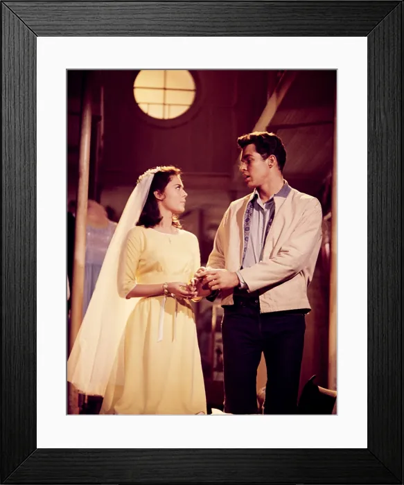 Framed Print : WEST SIDE STORY, Natalie Wood, Richard Beymer, 1961 Framed Print : WEST SIDE STORY, Natalie Wood, Richard Beymer, 1961