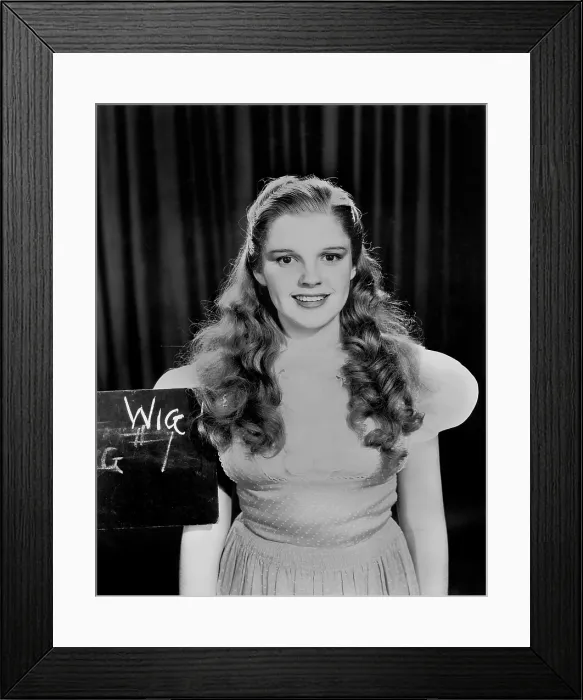Framed Print : THE WIZARD OF OZ, Judy Garland, wardrobe test, 1939 Framed Print : THE WIZARD OF OZ, Judy Garland, wardrobe test, 1939