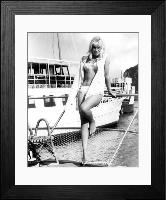 Framed Print : DARLING, Julie Christie, 1965 Framed Print : DARLING, Julie Christie, 1965