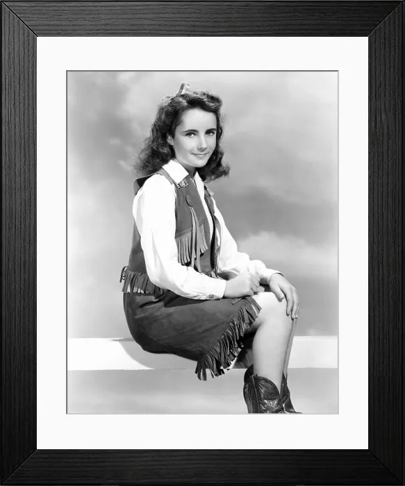 Framed Print : Elizabeth Taylor, ca. 1945