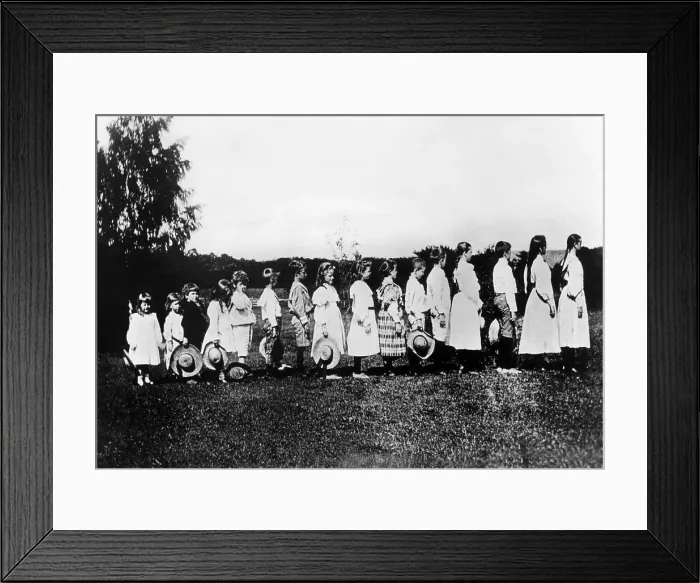 Framed Print : The sixteen Roosevelt cousins lined up at Sagamore Hill in 1903. (CSU_ALPHA_146) CSU Archives / Everett Collection