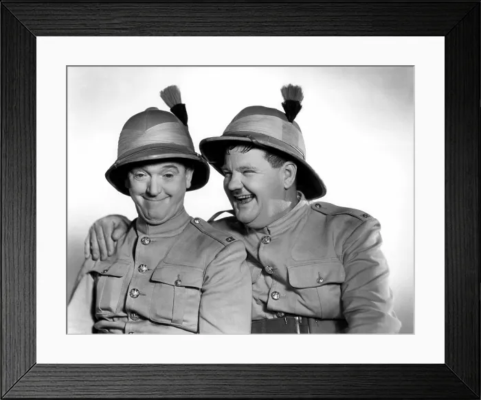 Framed Print : BONNIE SCOTLAND, Stan Laurel, Oliver Hardy [Laurel and Hardy], 1935