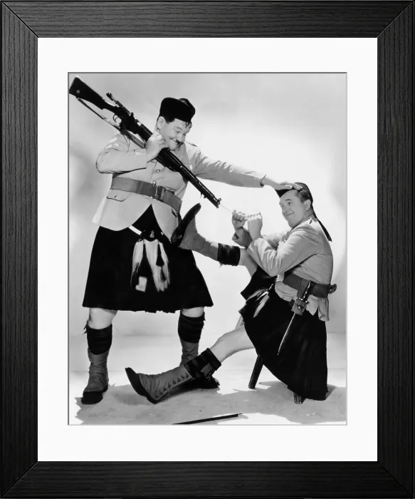 Framed Print : BONNIE SCOTLAND, Oliver Hardy, Stan Laurel, 1935