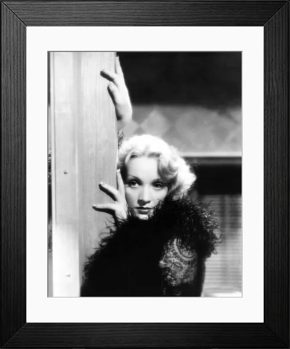 Framed Print : SHANGHAI EXPRESS, Marlene Dietrich, 1932