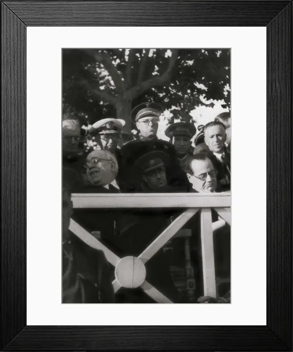 Framed Print : Spanish Civil War (1936-1939). Farewell of the International Brigades in Barcelona (15th October 1938)