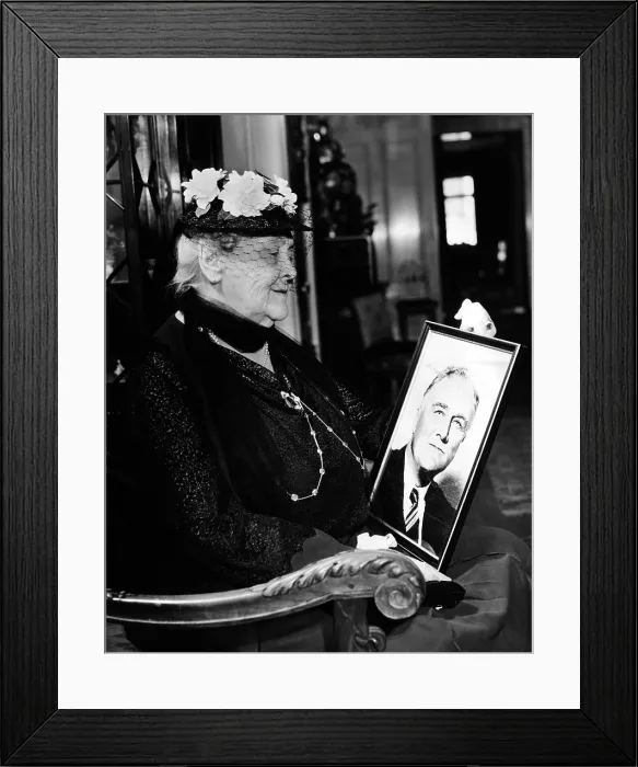 Framed Print : Sara Delano Roosevelt admiring a picture of her son, President Franklin Roosevelt. Sarah was a strong willed mother of her only child, Franklin. Ca. 1935 Framed Print : Sara Delano Roosevelt admiring a picture of her son, President Franklin Roosevelt. Sarah was a strong willed mother of her only child, Franklin. Ca. 1935