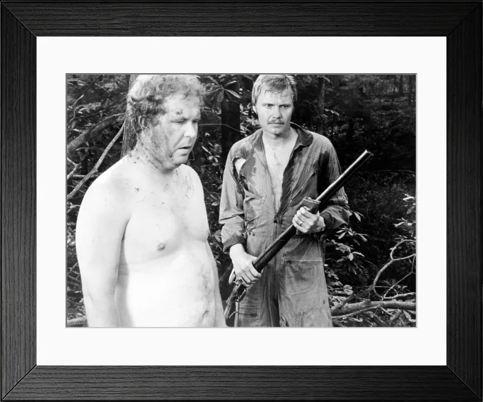 Framed Print : DELIVERANCE, from left: Ned Beatty, Jon Voight, 1972