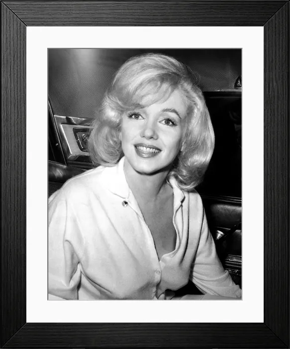 Framed Print : Marilyn Monroe, leaving Columbia-Presbyterian Hospital, New York, March 5, 1961