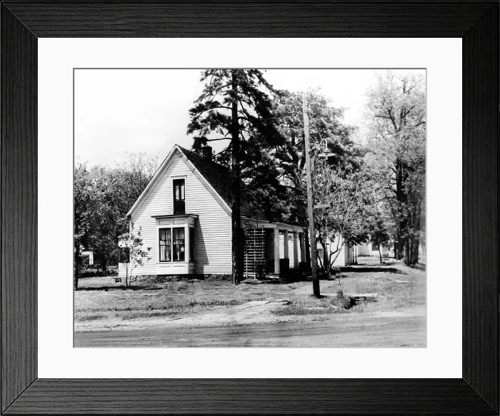 Framed Print : President Harry Truman's birthplace. He was born in a five room white frame house in Lamar, Missouri in 1884. (CSU_ALPHA_202) CSU Archives / Everett Collection