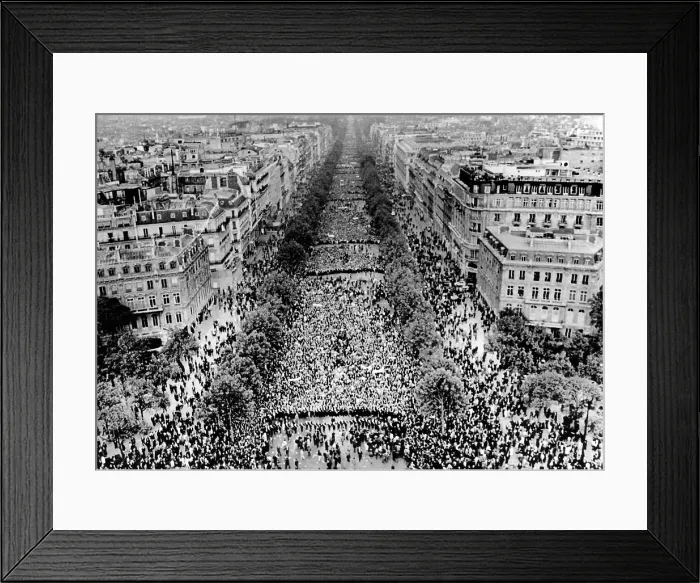 Framed Print : Thousands of demonstrators fill the Champs Elysees, answering President Charles de Gaulle's call for support Framed Print : Thousands of demonstrators fill the Champs Elysees, answering President Charles de Gaulle's call for support