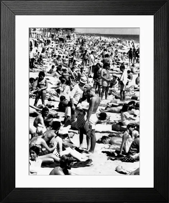 Framed Print : Thousands of vacationing college students blanket the beaches of Ft. Lauderdale. March 20, 1968. (CSU_ALPHA_1557) CSU Archives / Everett Collection