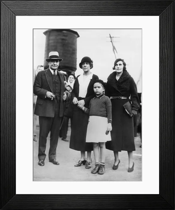 Framed Print : Widowed Alice Roosevelt Longworth, and her daughter, Paulina, with Treasury Sec. Ogden Mills. Oct. 26, 1932. Mills was in Cincinnati for a speaking engagement