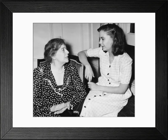 Framed Print : Alice Roosevelt Longworth with her daughter, 19 year old Paulina Longworth Framed Print : Alice Roosevelt Longworth with her daughter, 19 year old Paulina Longworth