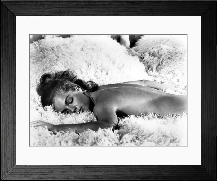 Framed Print : THE SWIMMING POOL, (aka LA PISCINE), Romy Schneider, 1969 Framed Print : THE SWIMMING POOL, (aka LA PISCINE), Romy Schneider, 1969