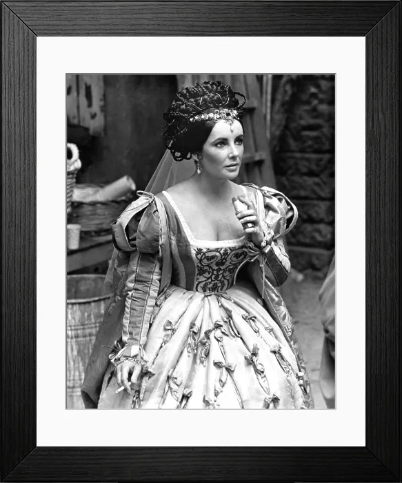 Framed Print : THE TAMING OF THE SHREW, Elizabeth Taylor, on-set, 1967