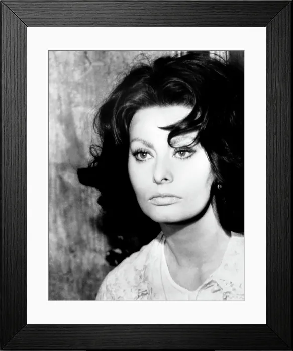 Framed Print : GHOSTS, ITALIAN STYLE, (aka QUESTI FANTASMI), Sophia Loren, 1968