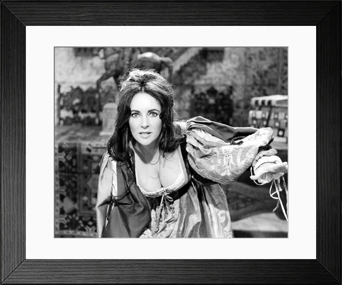 Framed Print : THE TAMING OF THE SHREW, Elizabeth Taylor, 1967