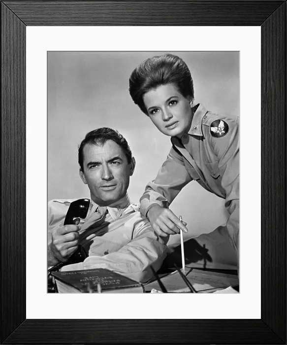 Framed Print : CAPTAIN NEWMAN, M.D. Gregory Peck, Angie Dickinson, 1963