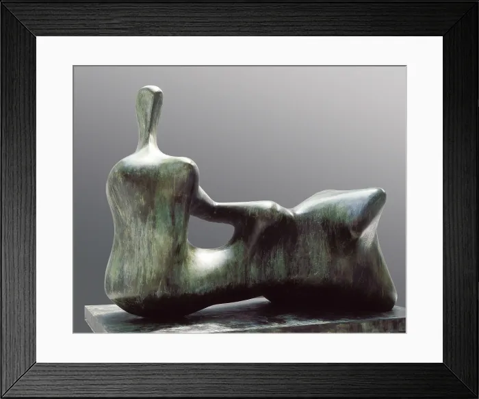 Framed Print : MOORE, Henry (1898-1986). Reclining Figure: Hand. 1978-1979. UNITED KINGDOM. Wakefield. Yorkshire Sculpture Park. Sculpture on bronze Framed Print : MOORE, Henry (1898-1986). Reclining Figure: Hand. 1978-1979. UNITED KINGDOM. Wakefield. Yorkshire Sculpture Park. Sculpture on bronze
