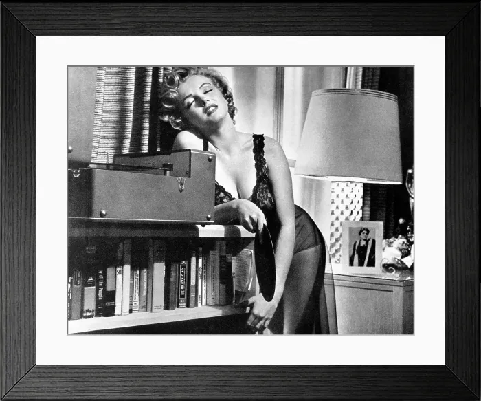Framed Print : Marilyn Monroe, at home, 1952
