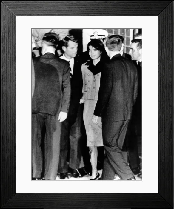 Framed Print : President John Kennedy's body arrives in Washington Framed Print : President John Kennedy's body arrives in Washington