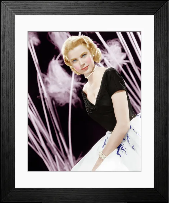 Framed Print : REAR WINDOW, Grace Kelly, 1954 Framed Print : REAR WINDOW, Grace Kelly, 1954