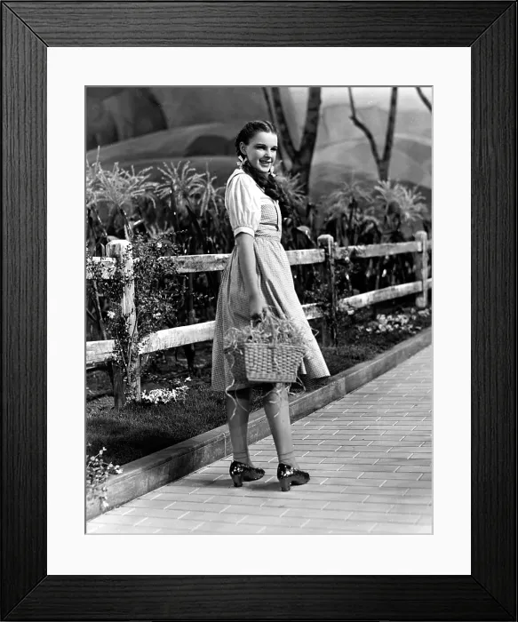Framed Print : THE WIZARD OF OZ, Judy Garland, 1939